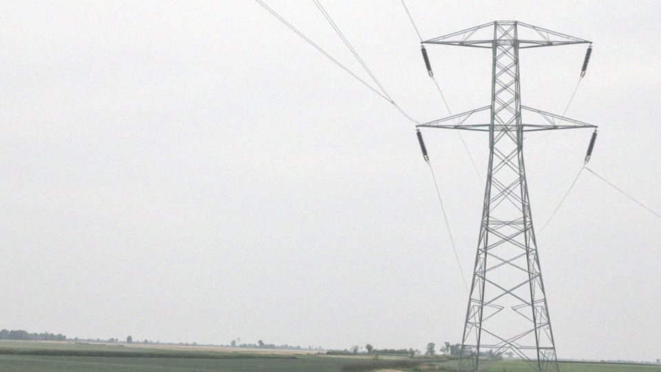 Jak aluminium radzi sobie w wysokich napięciach?